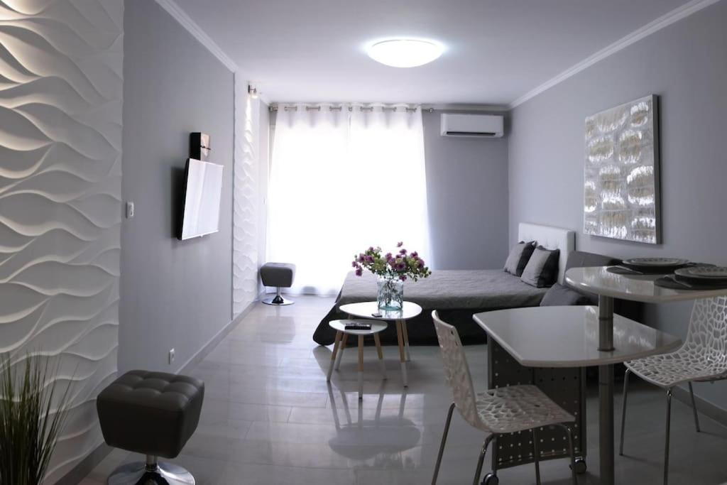 Stylish Studio In Only 50 Meters From Beach ! Νίκαια Εξωτερικό φωτογραφία