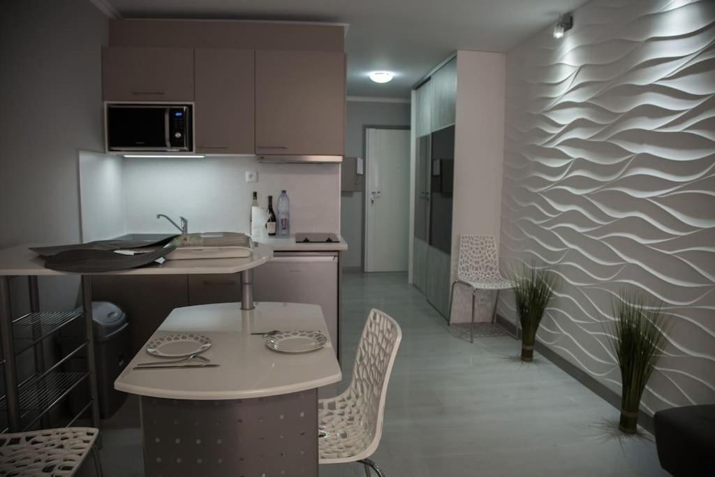 Stylish Studio In Only 50 Meters From Beach ! Νίκαια Εξωτερικό φωτογραφία
