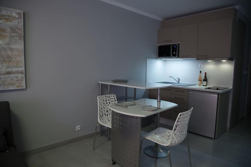 Stylish Studio In Only 50 Meters From Beach ! Νίκαια Εξωτερικό φωτογραφία