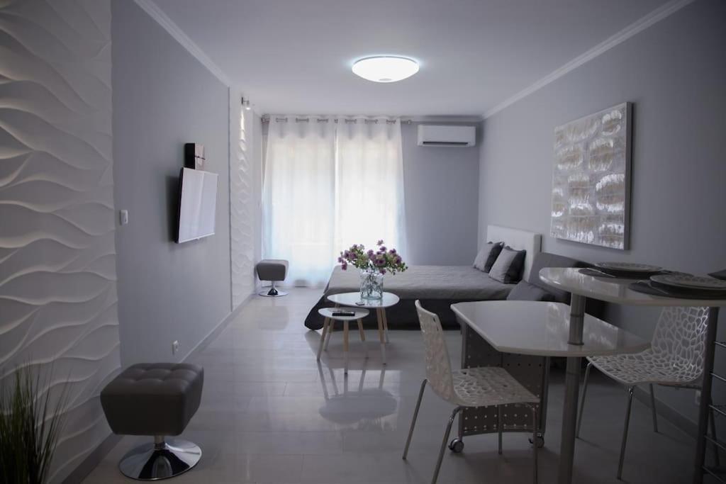 Stylish Studio In Only 50 Meters From Beach ! Νίκαια Εξωτερικό φωτογραφία