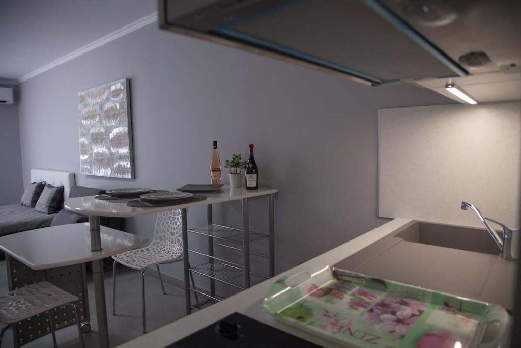 Stylish Studio In Only 50 Meters From Beach ! Νίκαια Εξωτερικό φωτογραφία